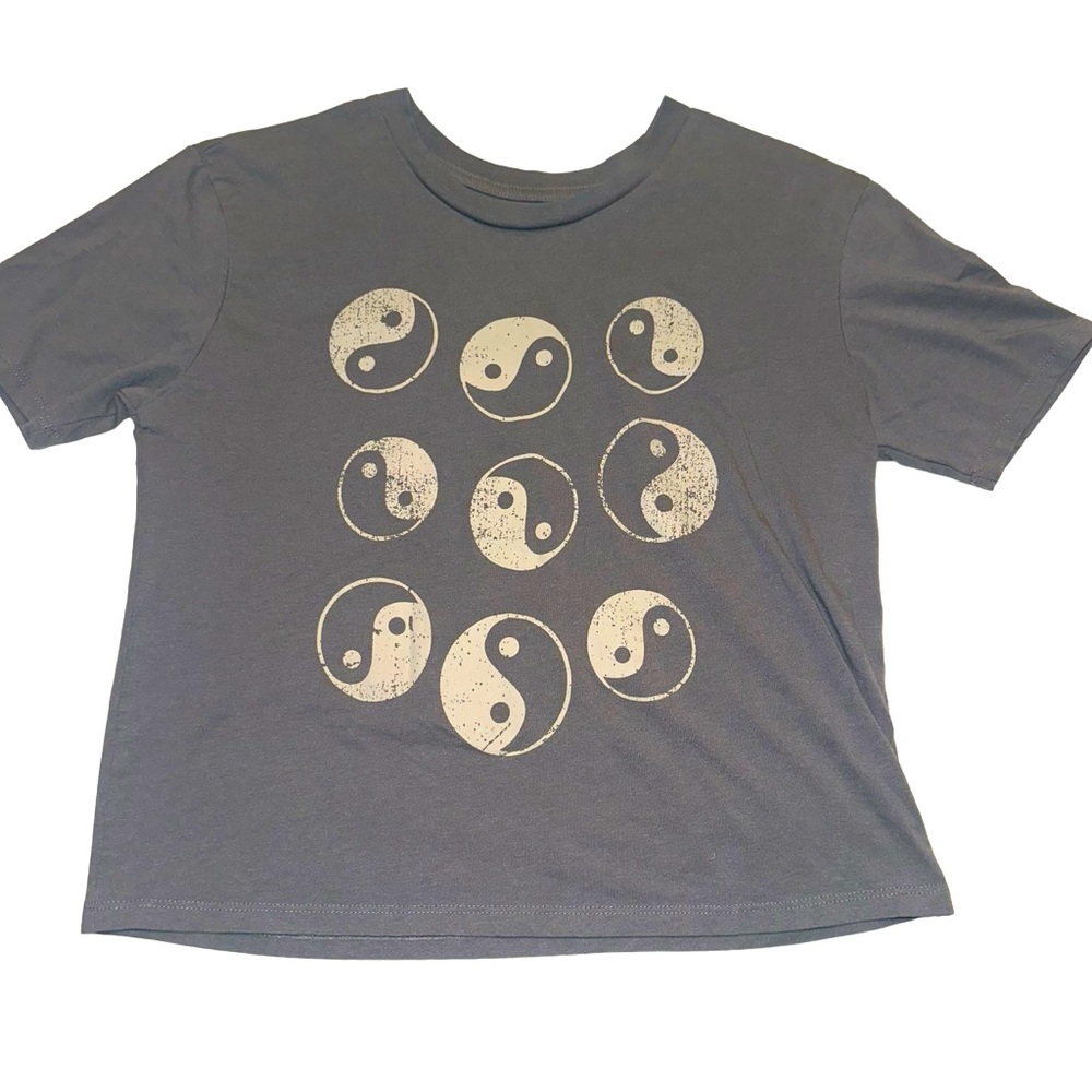 REBELLIOUS ONE Juniors' Yin Yang Graphic-Print T-Shirt Grey Short Sleeve Small - Picture 5 of 12